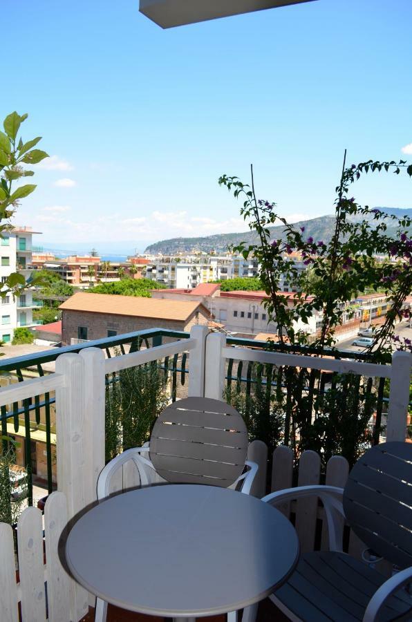 Luiselle Charming Accommodation Sorrento City Center Exterior foto